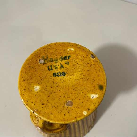 Vintage Haeger USA Mustard Yellow Speckled Footed Vase/Planter - Picture 4 of 4